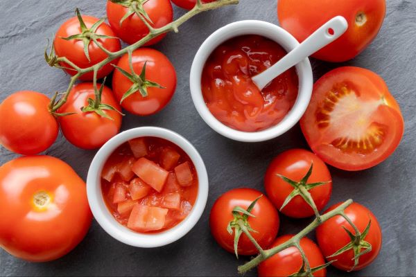 Tomato puree and tomato paste